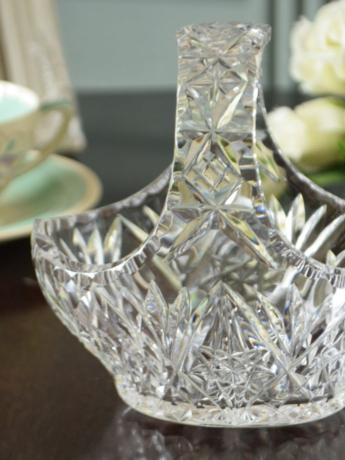 アンティークガラスの可愛いバスケット