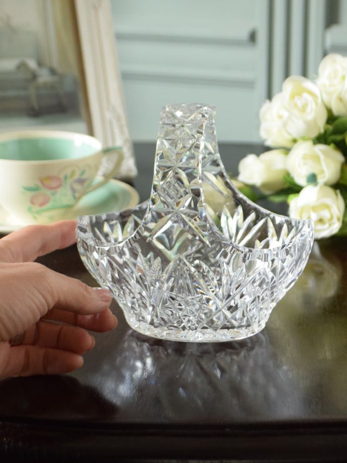 プレスドグラスのバスケット