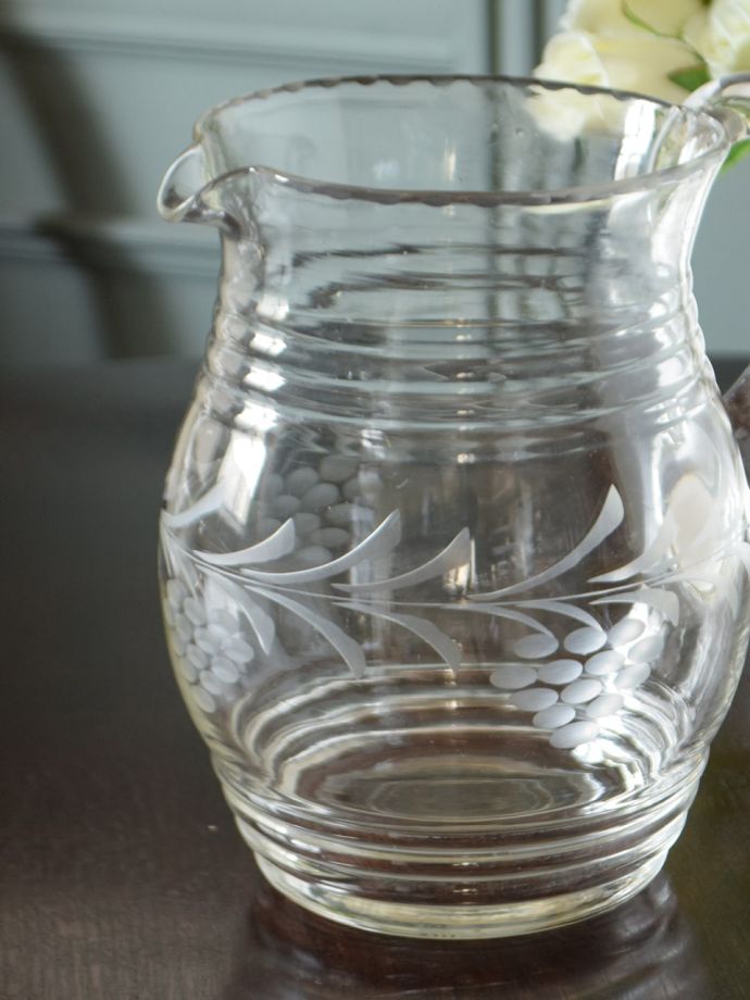 アンティークガラスのウォータージャグ