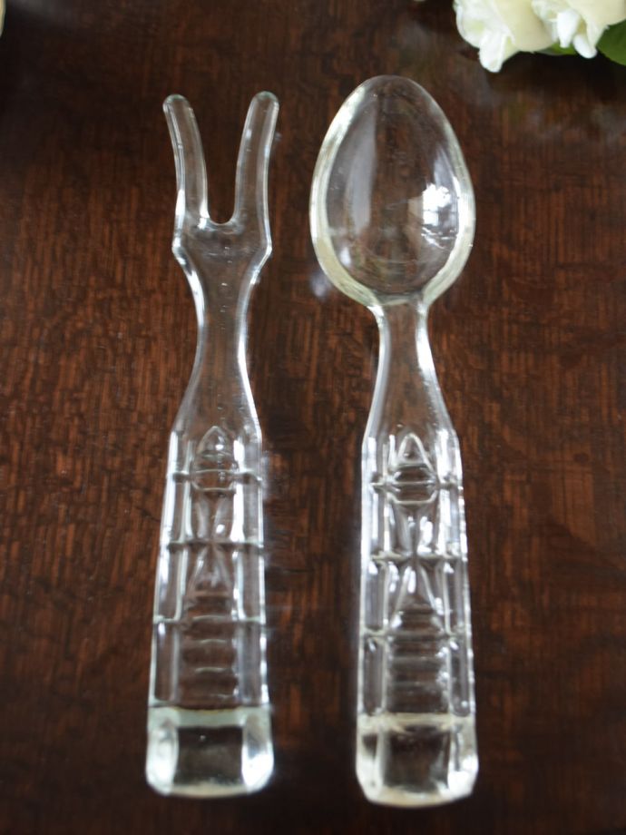 キラキラ輝くアンティークのガラス