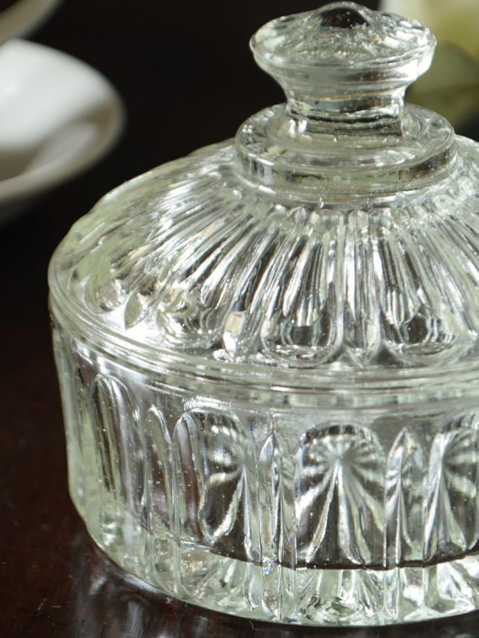 アンティークガラスのフタ付きケース