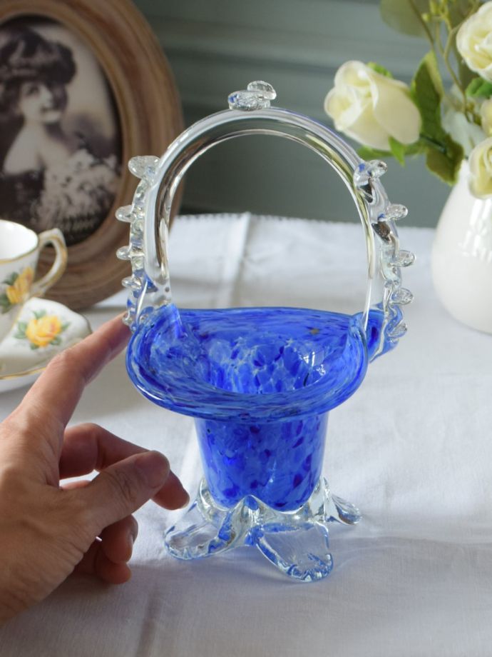 プレスドグラスのバスケット