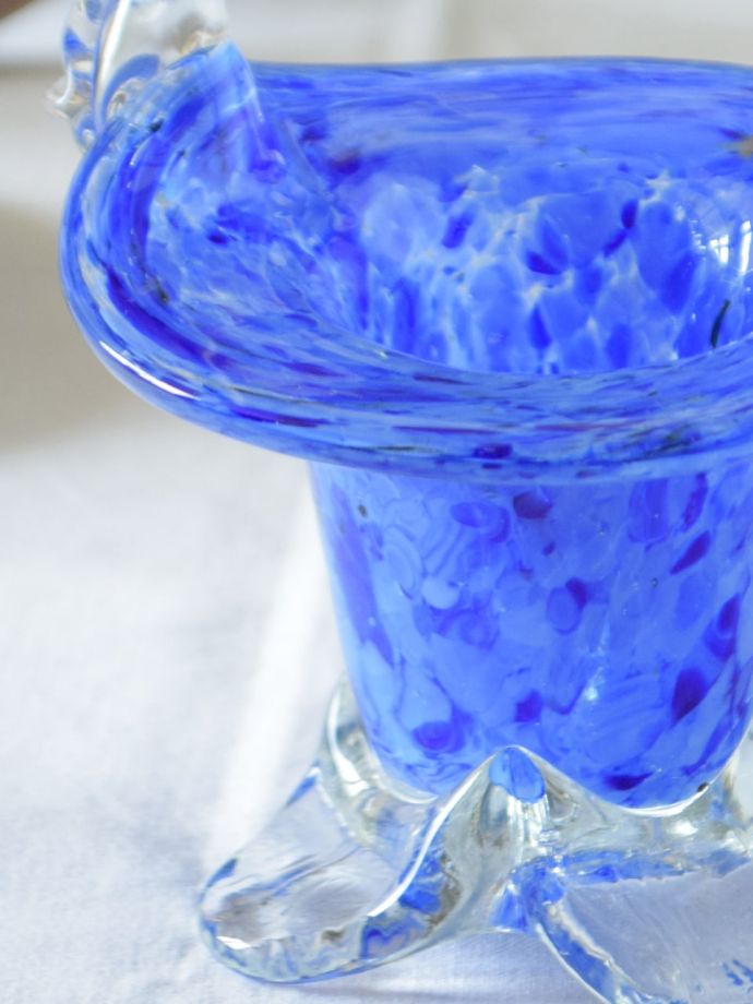 アンティークガラスの可愛いバスケット