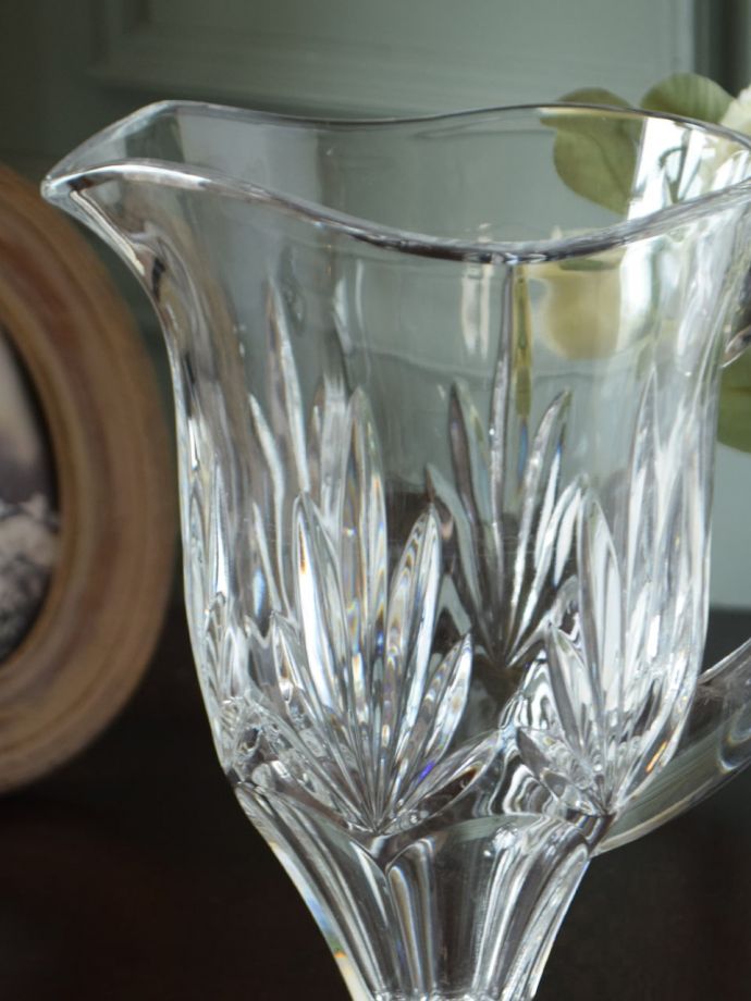 アンティークガラスのウォータージャグ