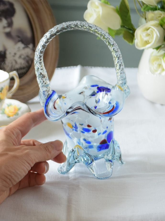 プレスドグラスのバスケット