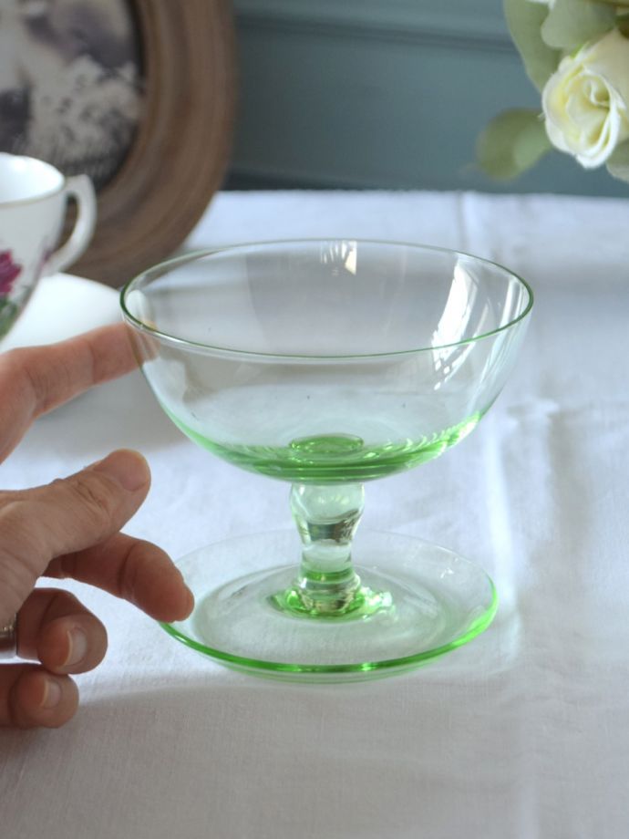 便利に使えるアンティークガラスの食器