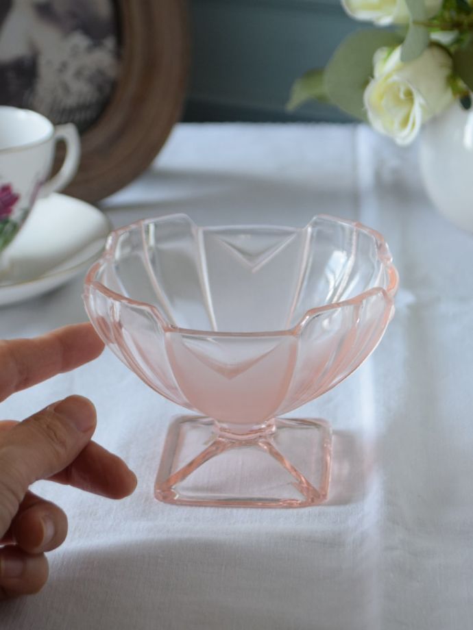 便利に使えるアンティークガラスの食器