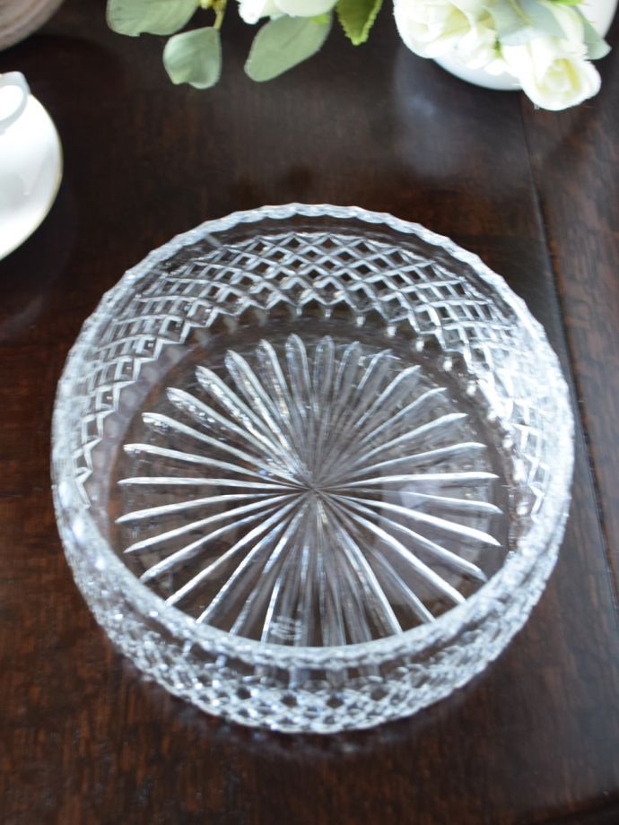 アンティークガラスの食器、イギリスから届いたプレスドグラスのガラス