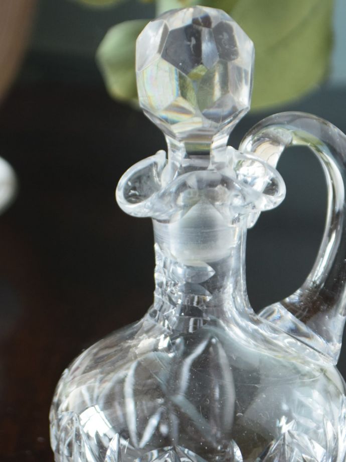 アンティークガラスのオイルボトル