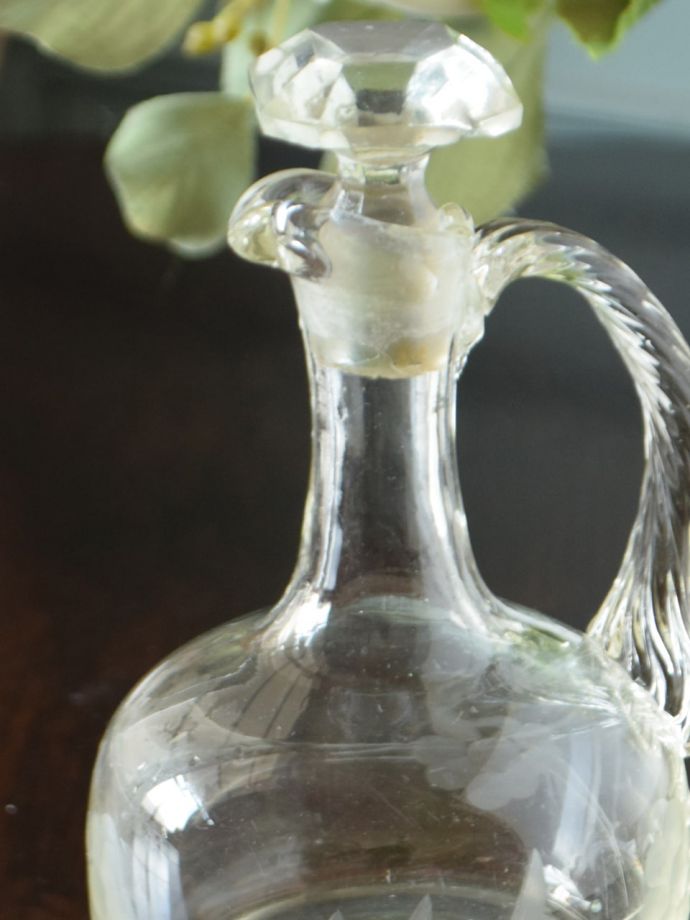 アンティークガラスのオイルボトル