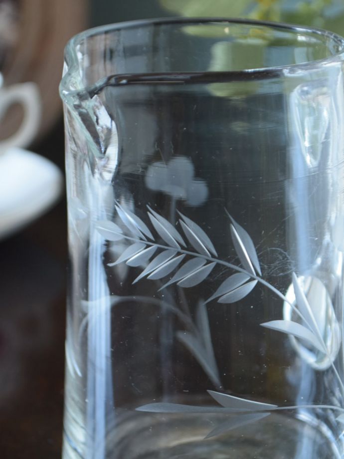 アンティークガラスのウォータージャグ