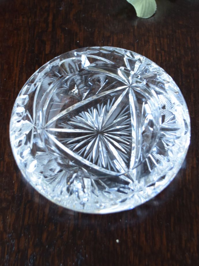 アンティークガラスの灰皿、イギリスで見つけたプレスドグラスの