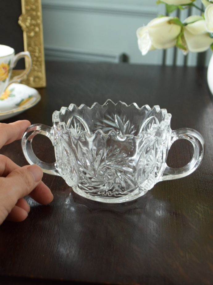 便利に使えるアンティークガラスの食器