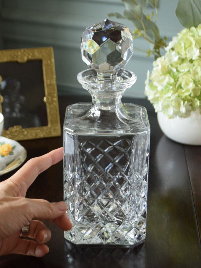 たっぷり入るガラスのデカンタ