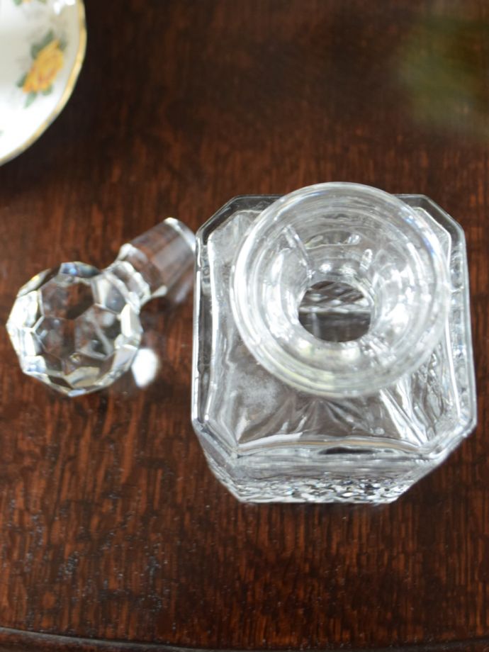 キラキラ輝くアンティークガラス