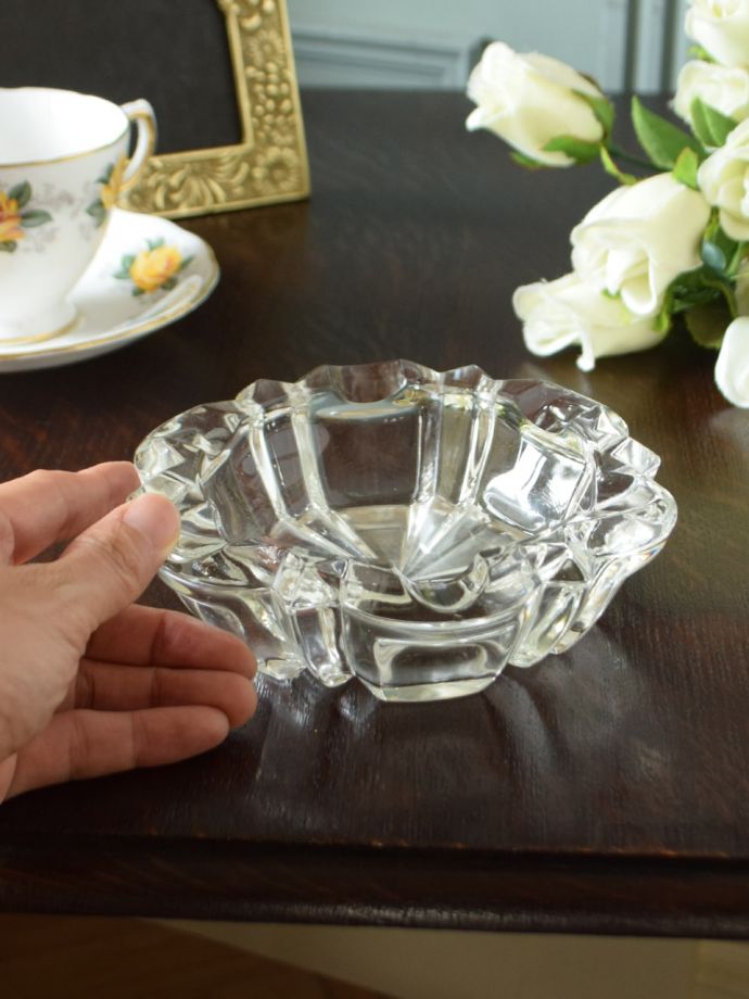 プレスドグラスの灰皿