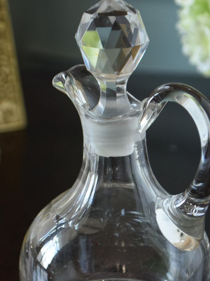 アンティークガラスのオイルボトル