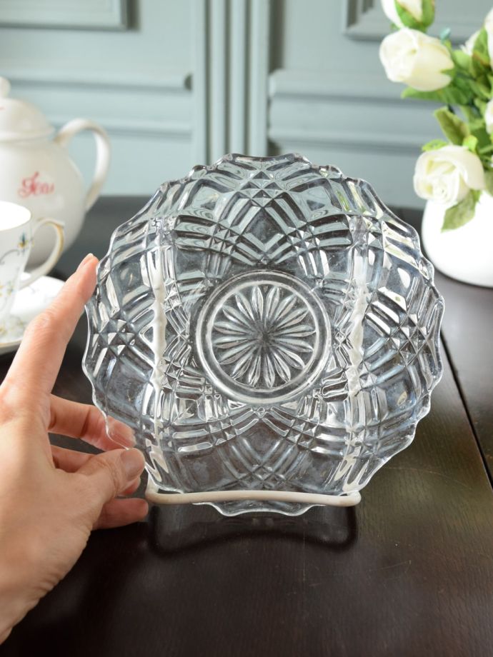 便利に使えるアンティークガラスの食器