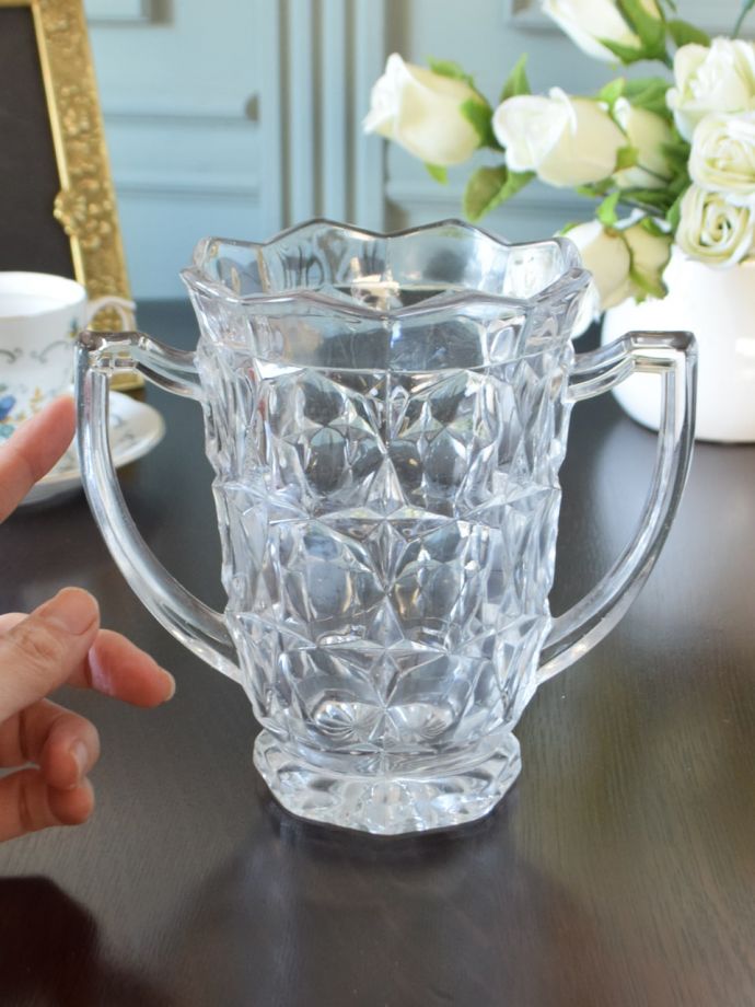 キラキラ輝くアンティークガラス