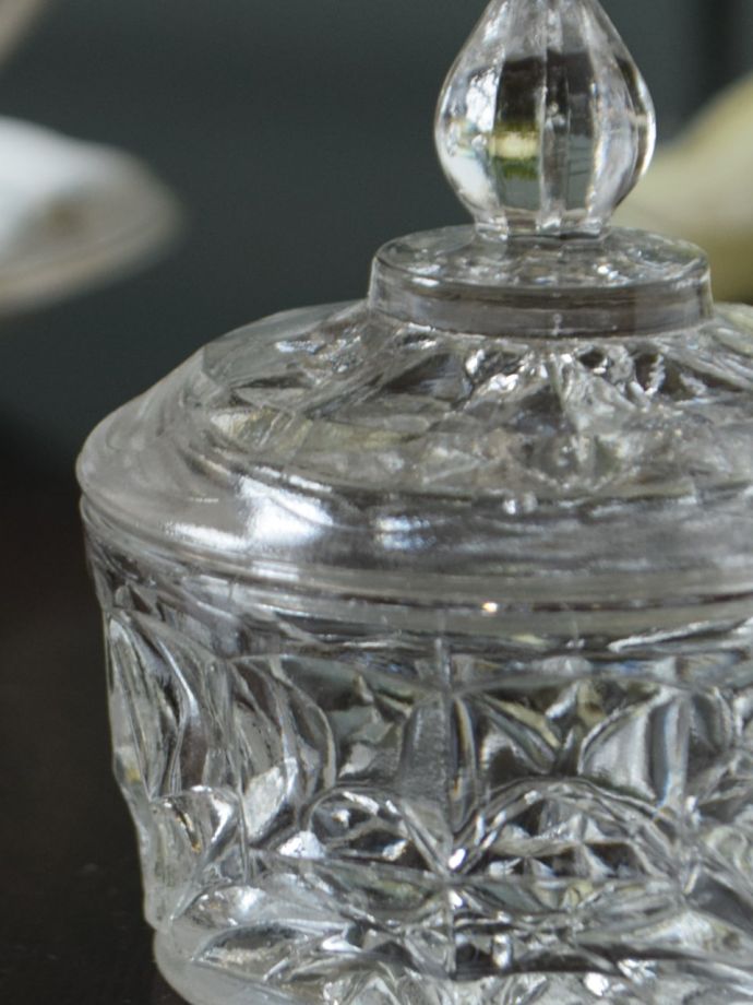 アンティークガラスのアクセサリーケース