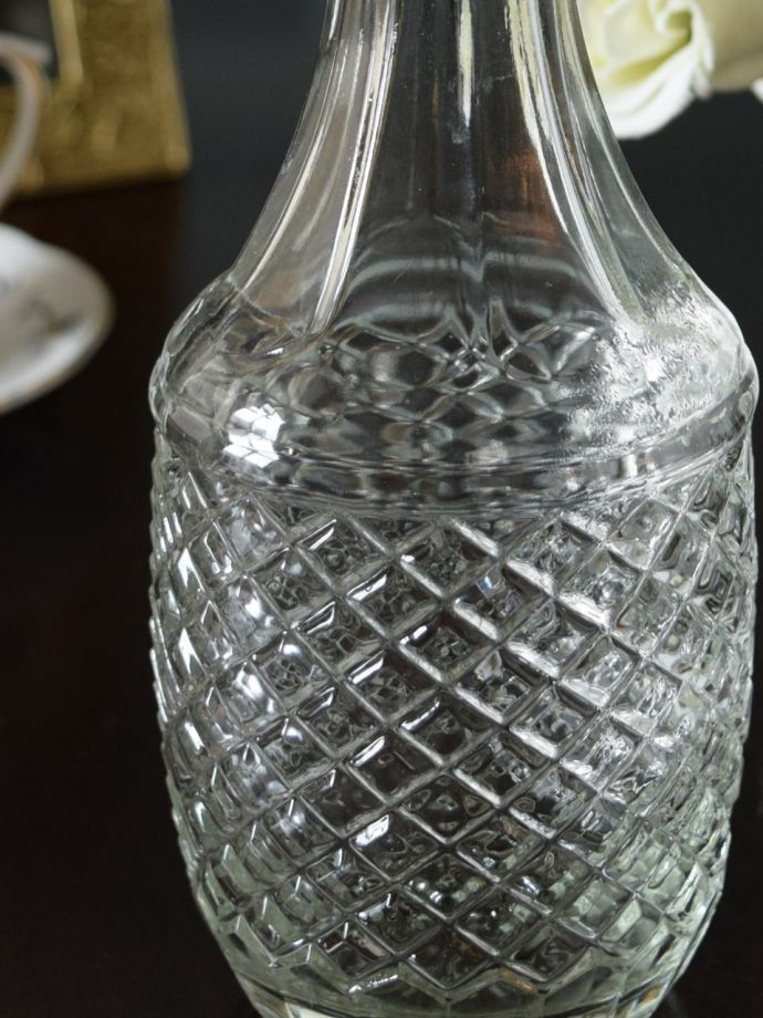 アンティークガラスのデカンタ