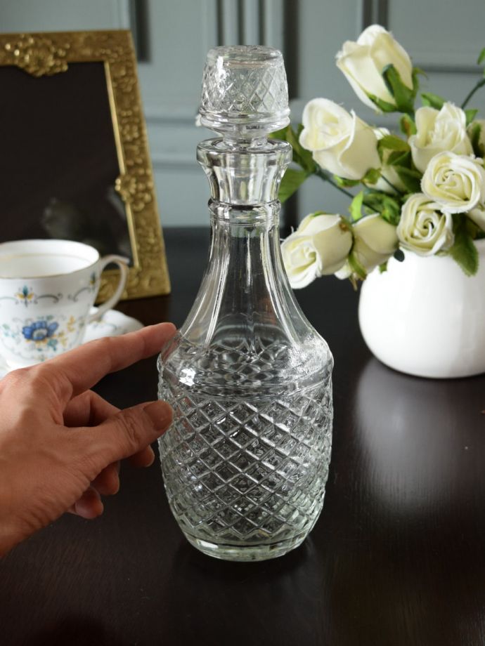 たっぷり入るガラスのデカンタ