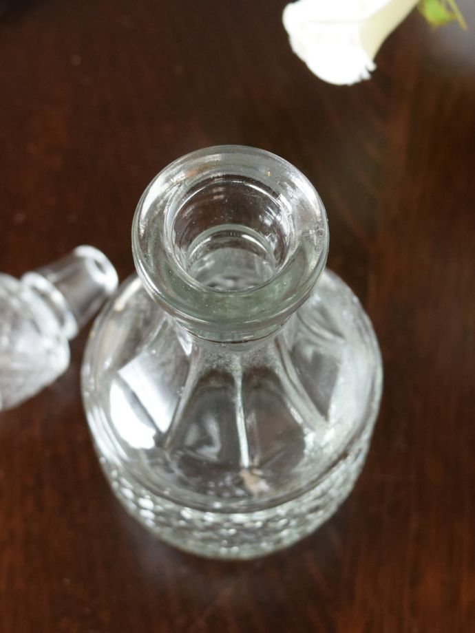 キラキラ輝くアンティークガラス