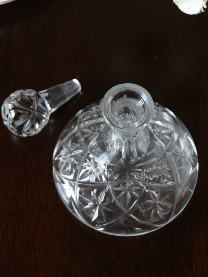 キラキラ輝くアンティークガラス