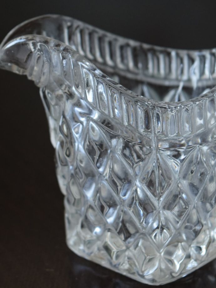 アンティークガラスのミルクピッチャー