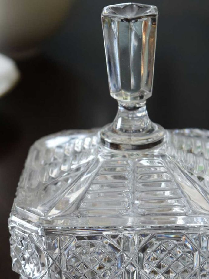 アンティークガラスのフタ付きケース