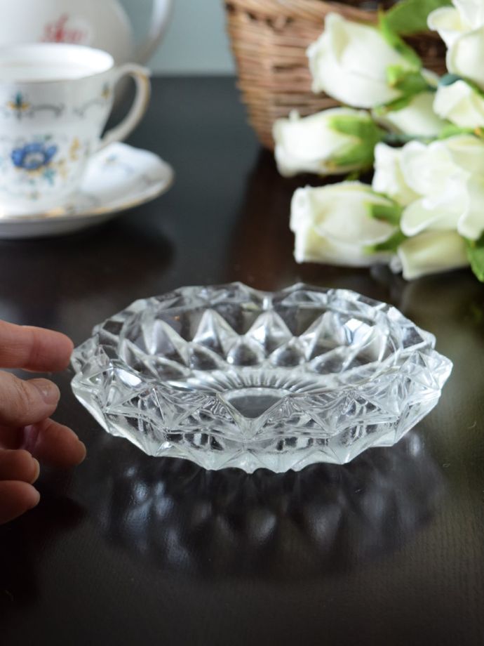 プレスドグラスの灰皿