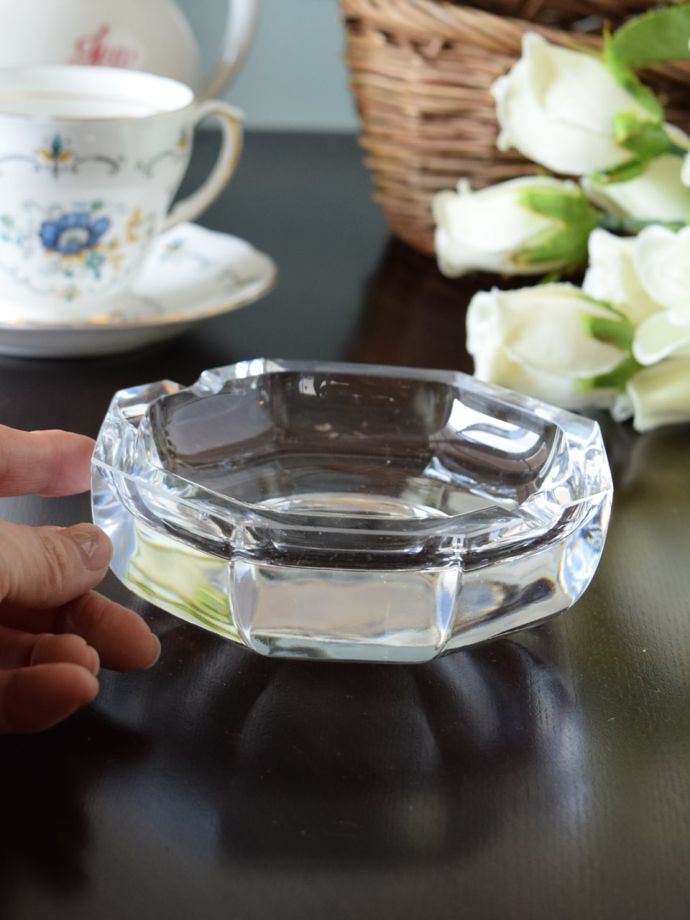プレスドグラスの灰皿