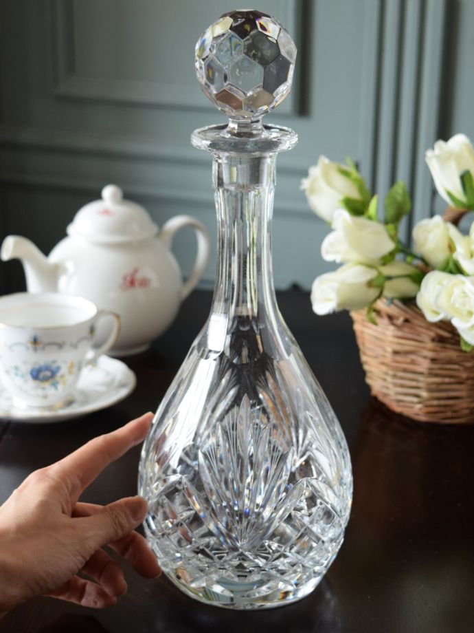 たっぷり入るガラスのデカンタ