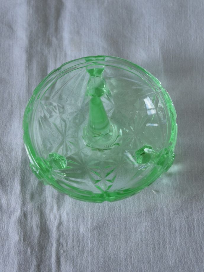 キラキラ輝くアンティークのガラス