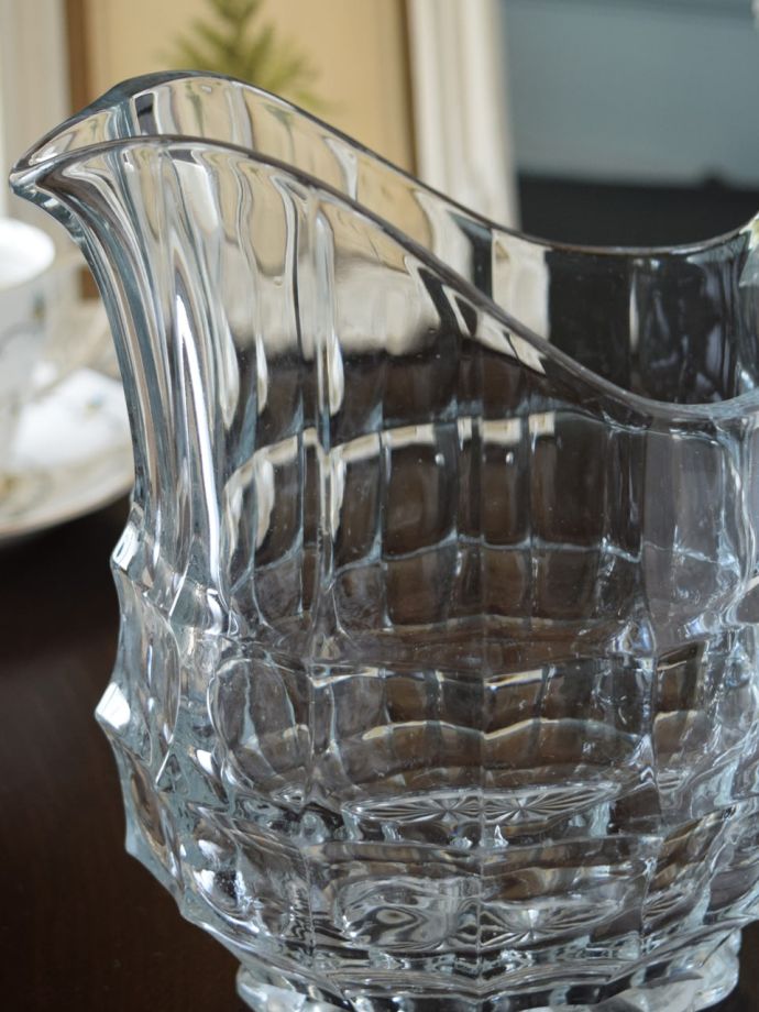 アンティークガラスのウォータージャグ