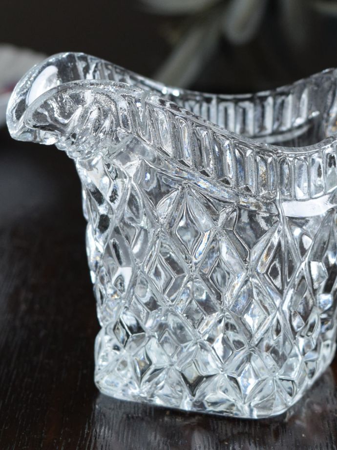 アンティークガラスのミルクピッチャー