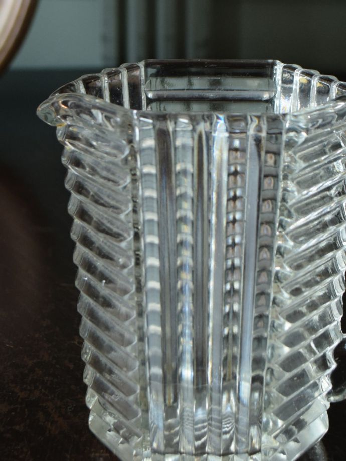 アンティークガラスのミルクピッチャー