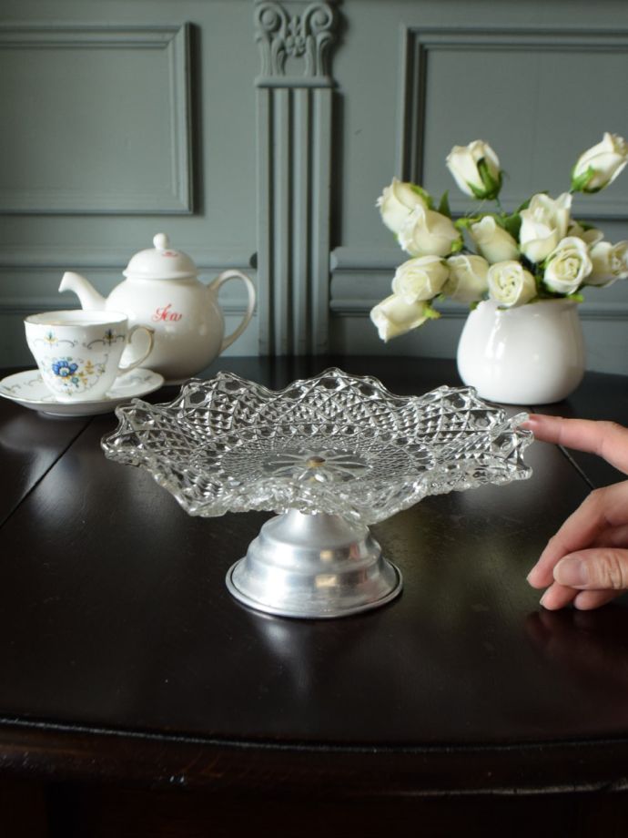 便利に使えるアンティークガラスの食器