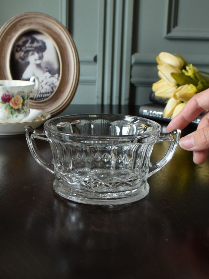 便利に使えるアンティークガラスの食器