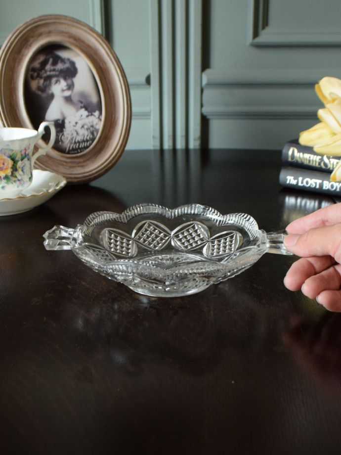 便利に使えるアンティークガラスの食器