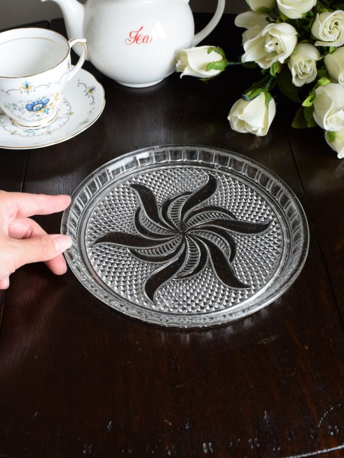 便利に使えるアンティークガラスの食器