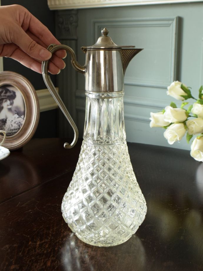 たっぷり入るガラスのデカンタ