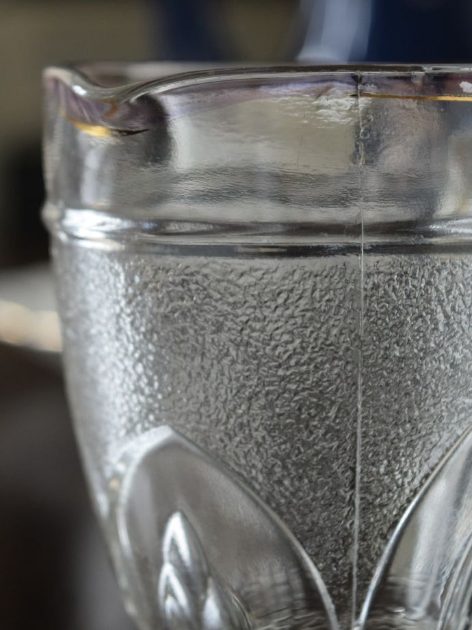 アンティークガラスのミルクピッチャー