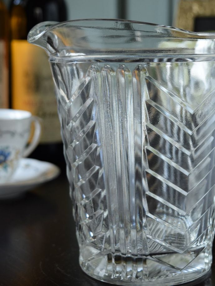 アンティークガラスのウォータージャグ