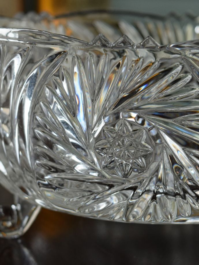 アンティークガラスのおしゃれな食器、プレスドグラスの脚付きガラスの