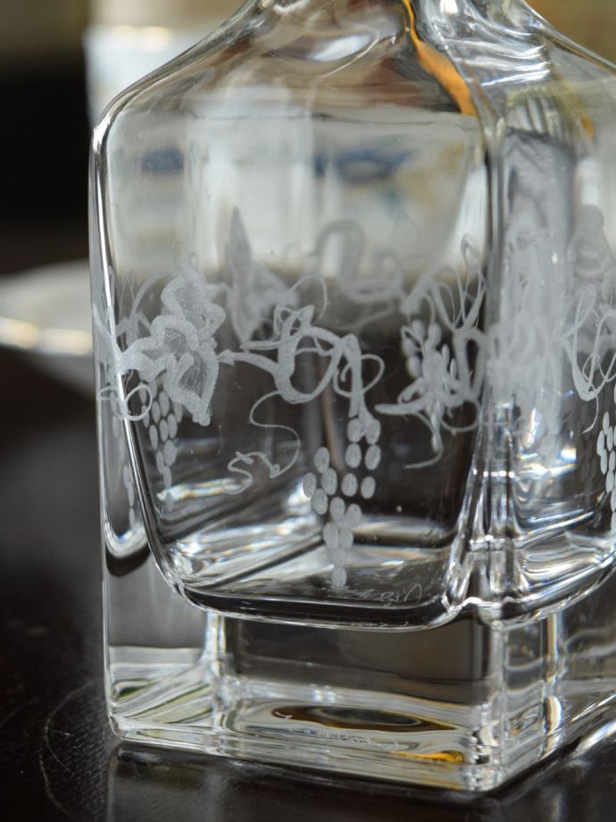 アンティークガラスのデカンタ