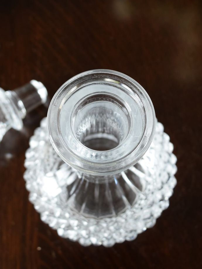 キラキラ輝くアンティークガラス