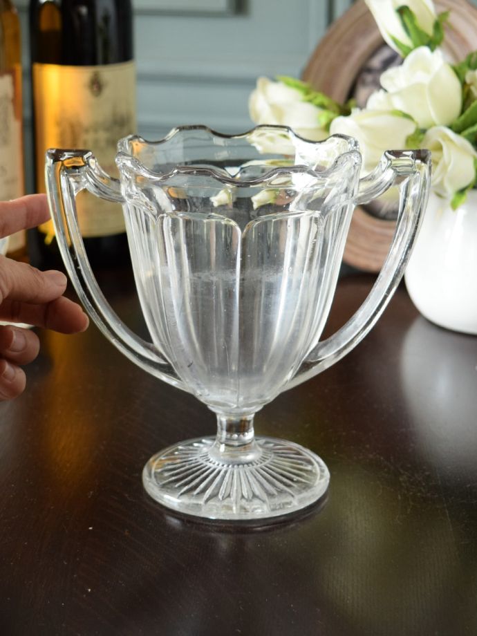 キラキラ輝くアンティークガラス