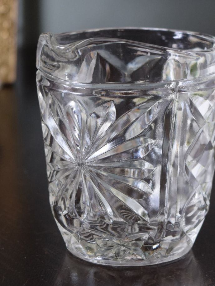 アンティークガラスのミルクピッチャー