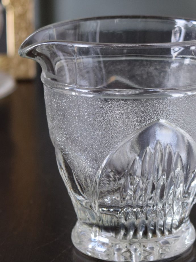 アンティークガラスのミルクピッチャー